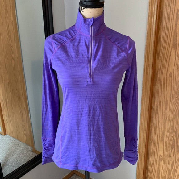 Kirkland activewear long sleeve with thumb holes - Picture 1 of 5